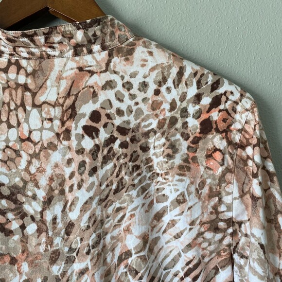 Chico's Women's Animal Print White Tan Pink 3/4 Roll Tab Sleeve Button Jacket - Picture 5 of 11
